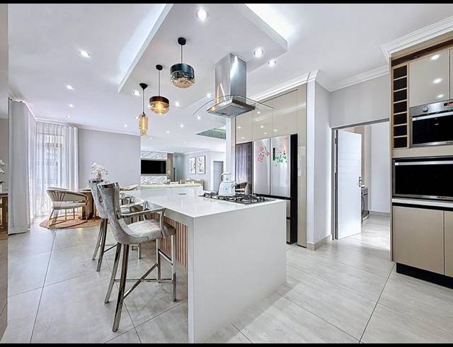 5 BEDROOM HOUSE FOR SALE IN SIX FOUNTAINS RESIDENTIAL ESTATE